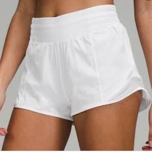 Lululemon - Hotty Hot 5in Inseam Shorts - White- Size 8 🤍✨